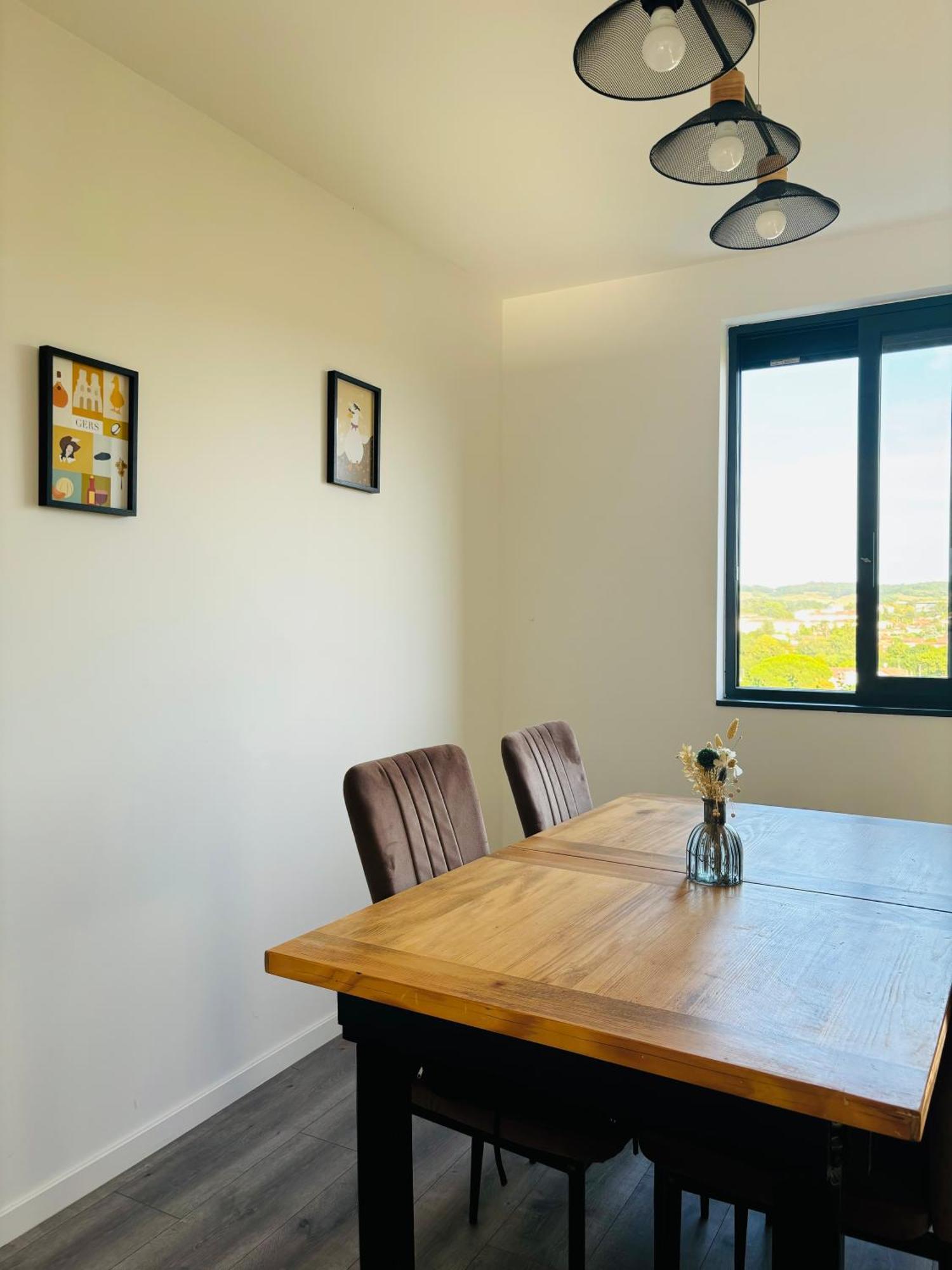 Jolie Duplex Dans Le Centre D Apartment *